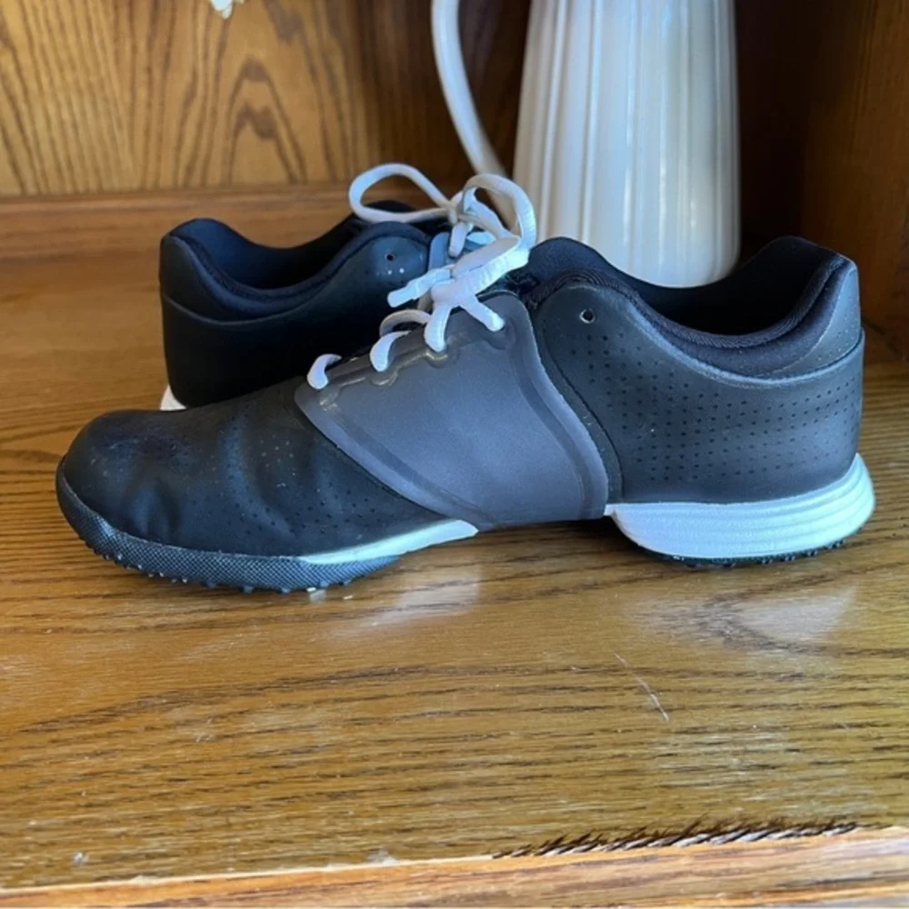 Nike Women's Black and Gray Athletic Shoes